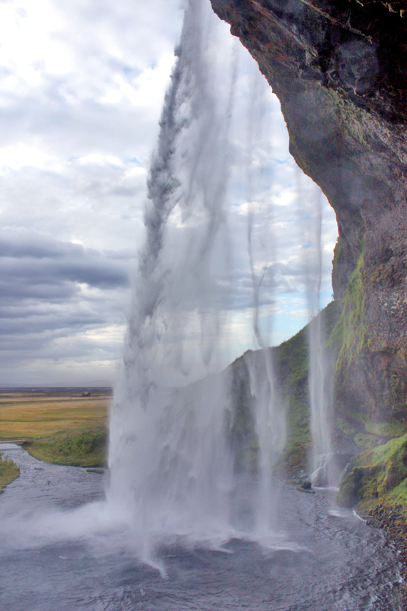 seljalandsfoss waterfall
