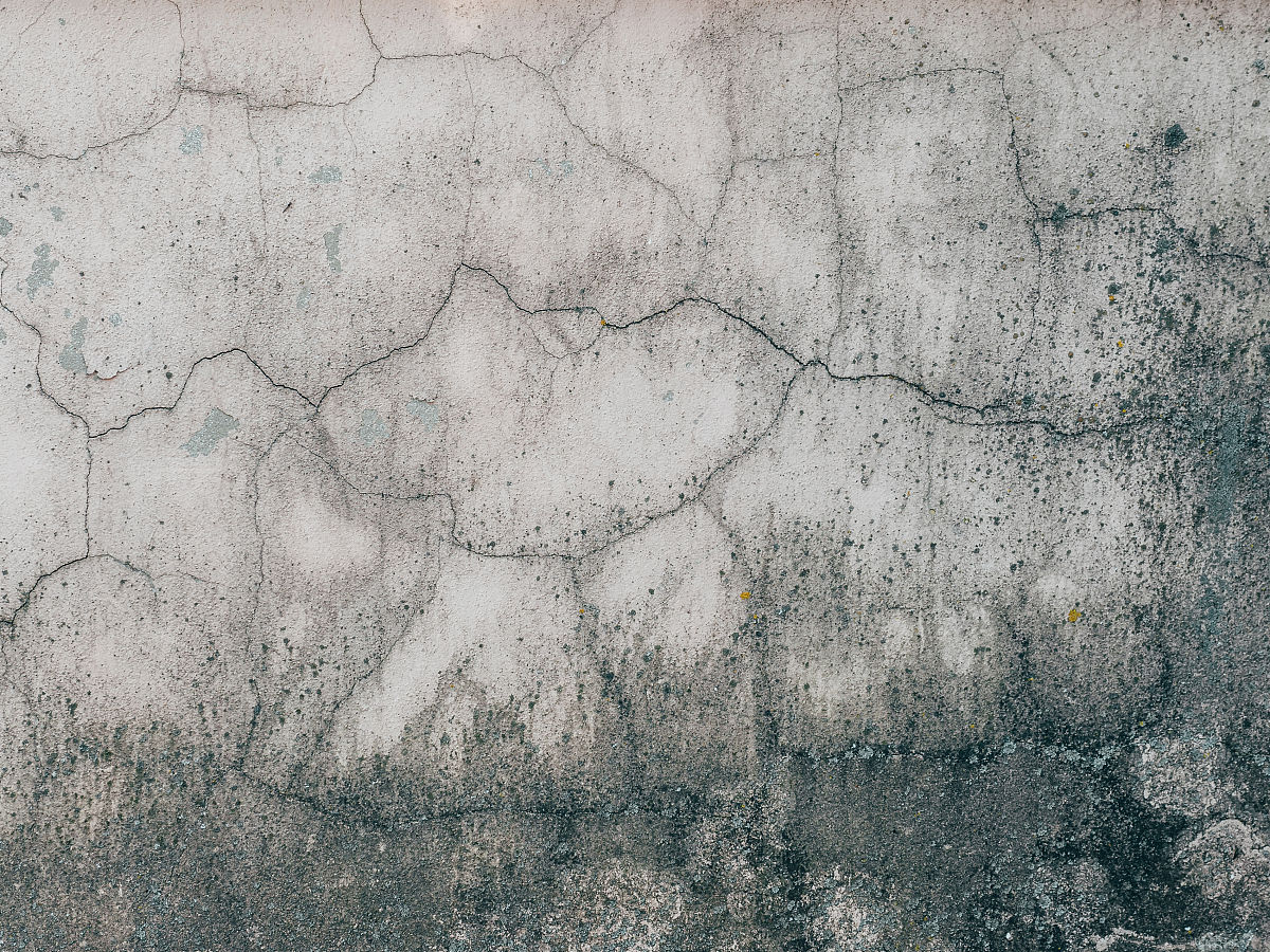 请对论文A道路桥梁施工中混凝土裂缝的成因及应对分析的结论和展望进行写作 保证其内容合理性不要乱写：