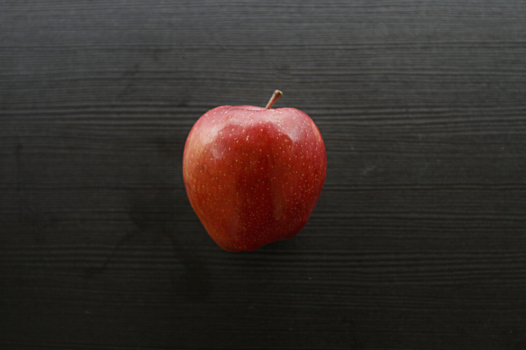 one  red apple
