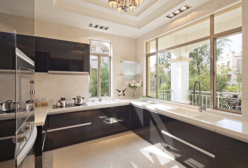 开放式厨房装修，到底行不行？优缺点深度解析，帮你做出最佳选择！