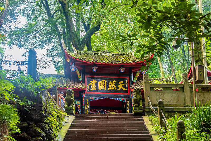 五一成都周边游推荐：峨眉山、青城山、九寨沟等热门景点