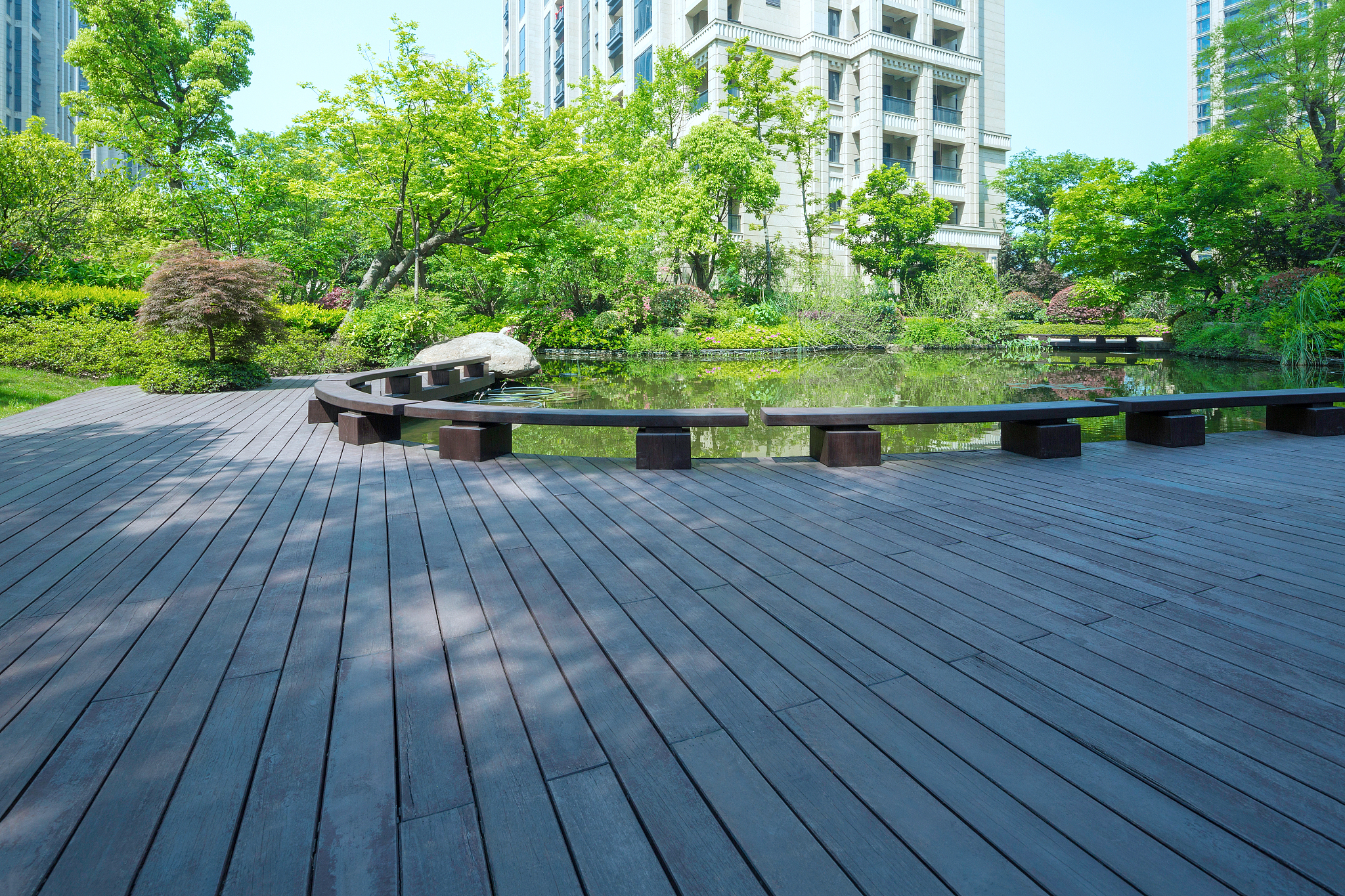 创高高端户外地板：打造美观耐用露台花园