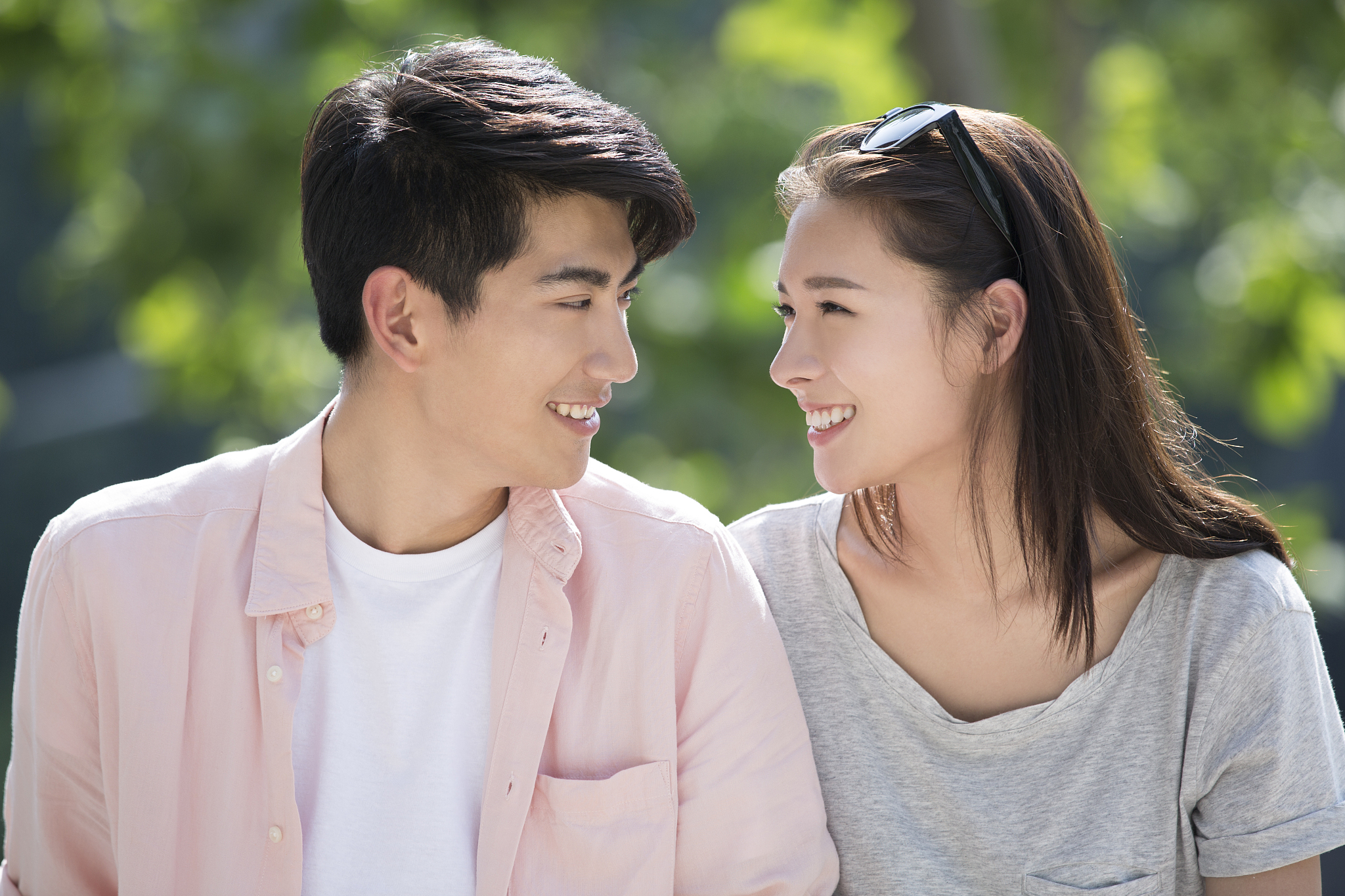 年上男友爱我吗？他想要我，却不想结婚，我该怎么办？