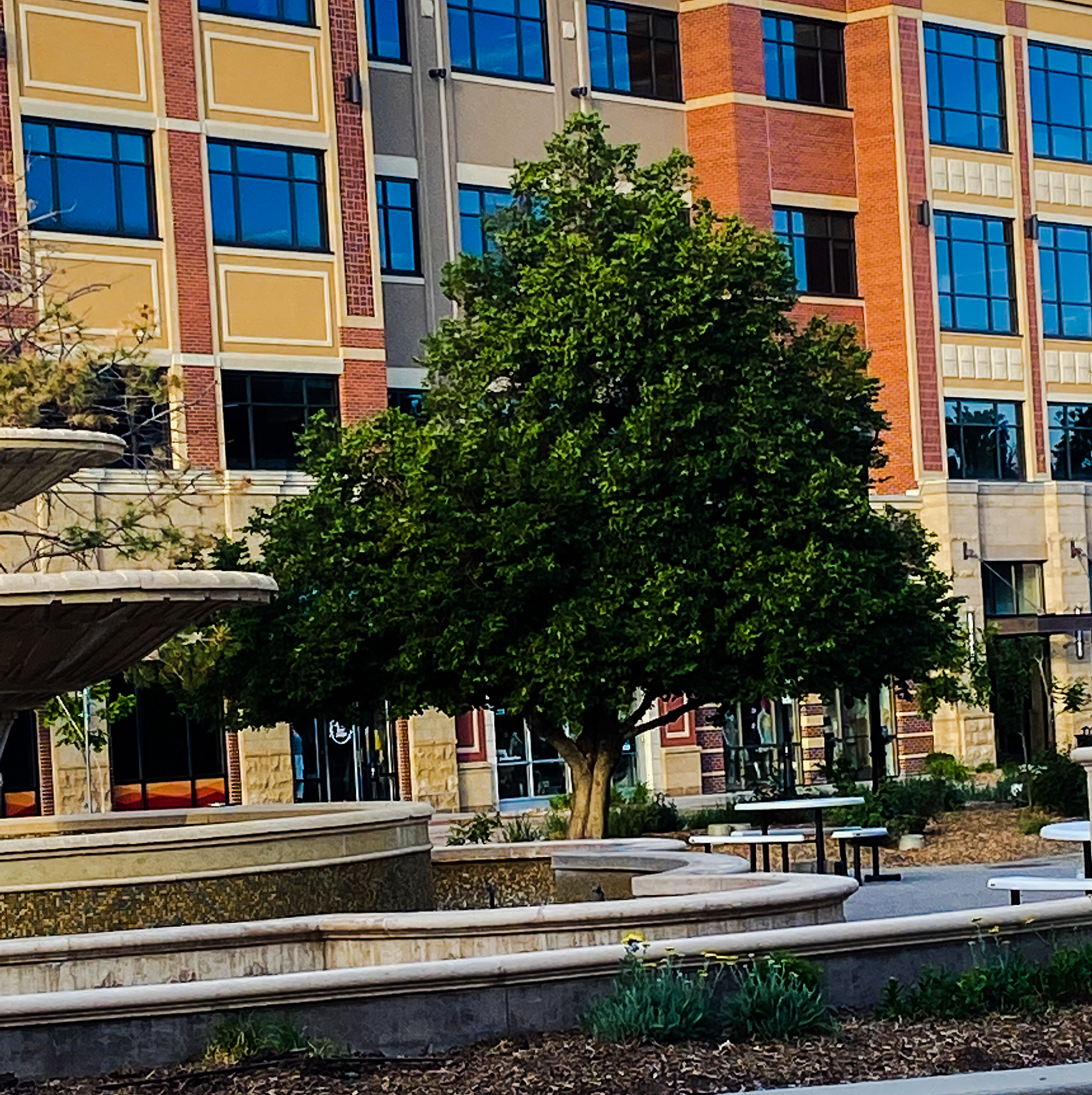 成都信息工程大学银杏酒店管理学院产品设计专业介绍 - 培养酒店、旅游、餐饮行业设计人才