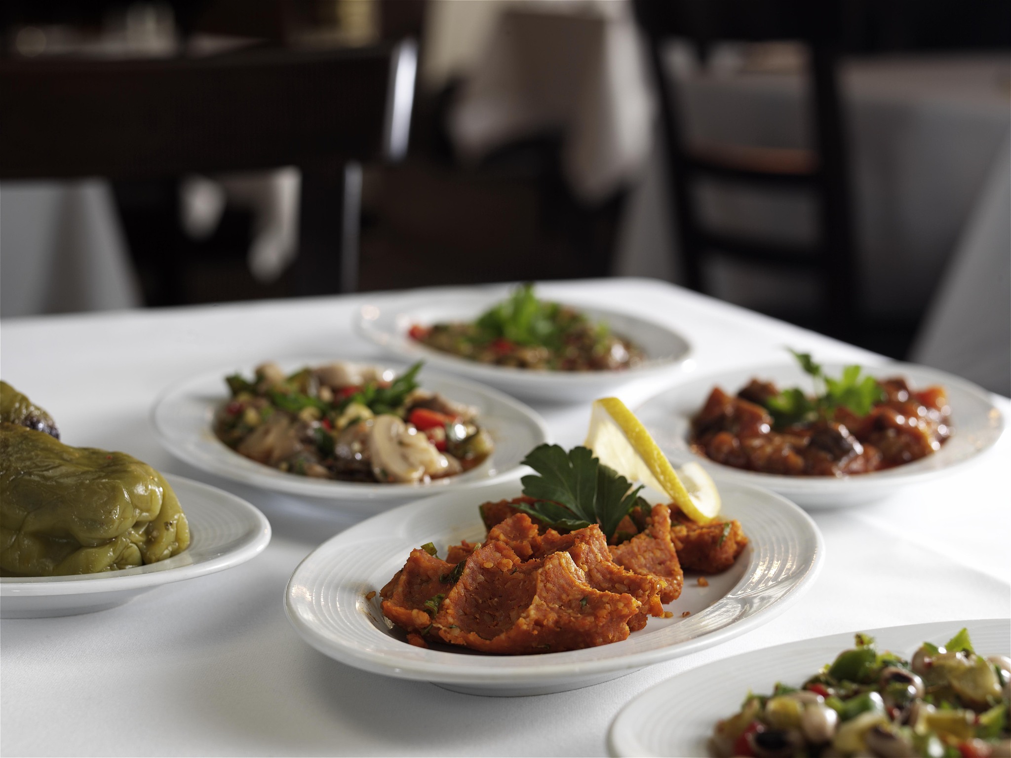 香港美食推荐：粤菜、湘菜、川菜、日料、韩餐、西餐、火锅、烧烤、小吃、茶餐厅