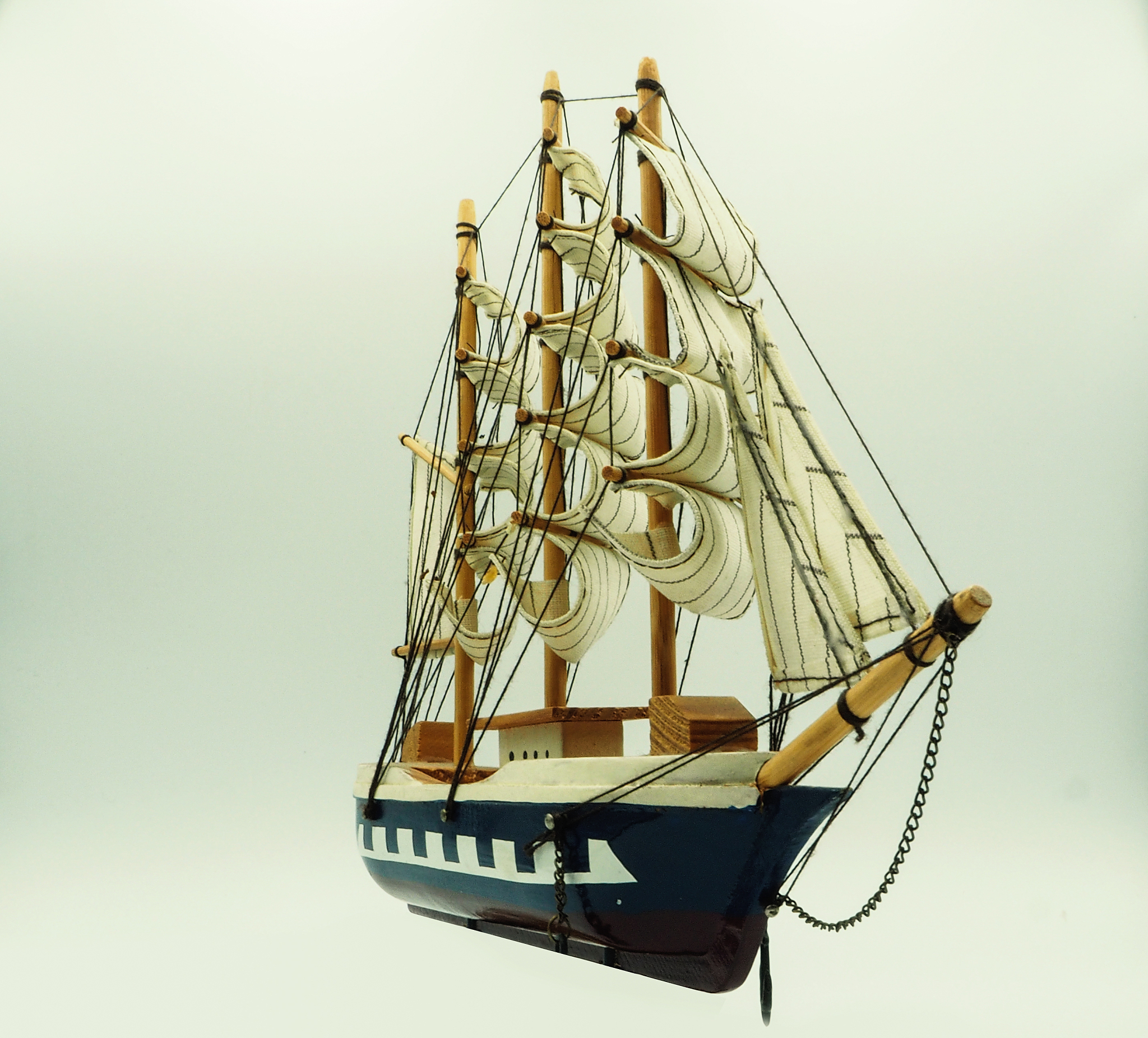 结构方程模型 (SEM) 的优势：全面分析、模型比较和因果推断