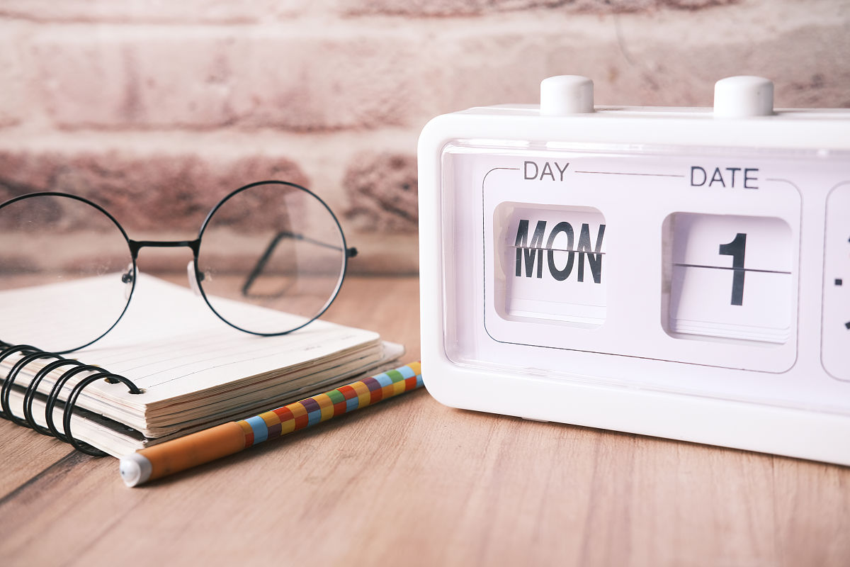 分析以下出生日期将其更改成月日年的格式同时如果日期是个位数在个位数前加03-21-19785-5-19801978-3-211985-7-201979-7-193-14-19723-6-19773-6-19661-18-19711966-6-181-22-19612-21-19691986-5-283-10-19639-14-19531954-2-79-21-1976 6-24-19631971-