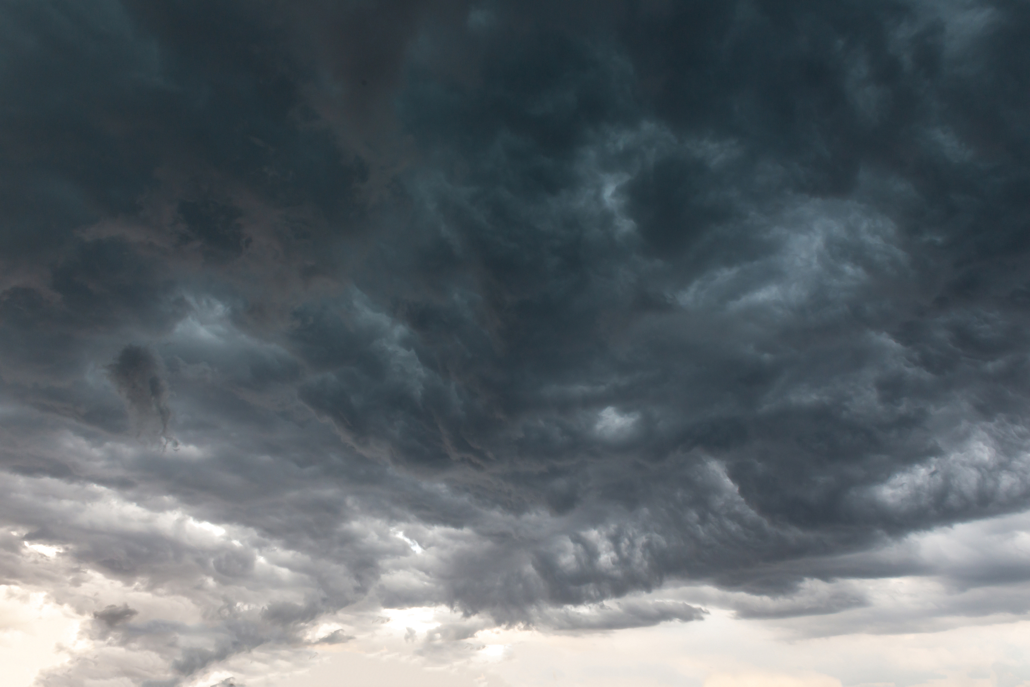 写一个钓鱼触电怎么预防？