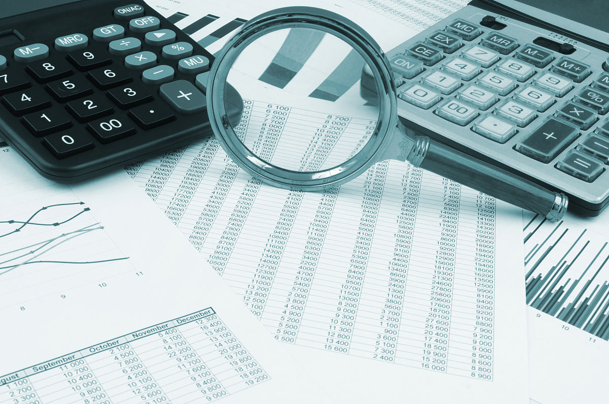 以铜为镜可以正衣冠；以古为镜可以知兴替；以人为镜可以明得失。这给我们什么启示？