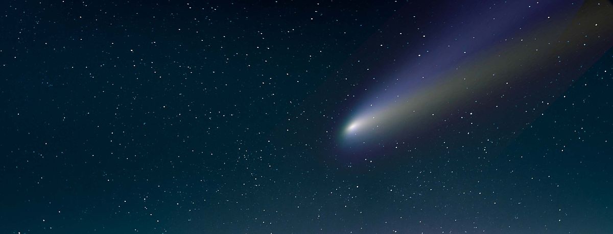 星星夜空中的彗星