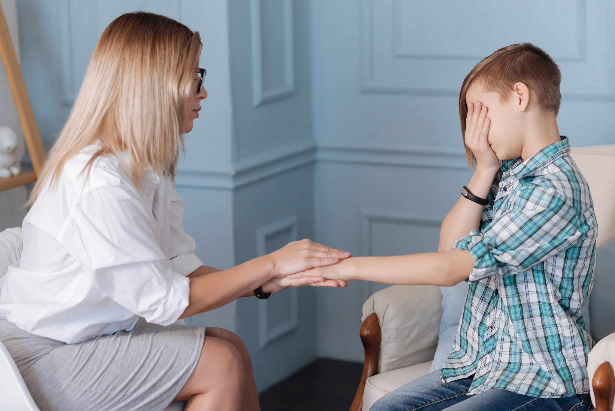 upset teenager sitting on psychotherapy