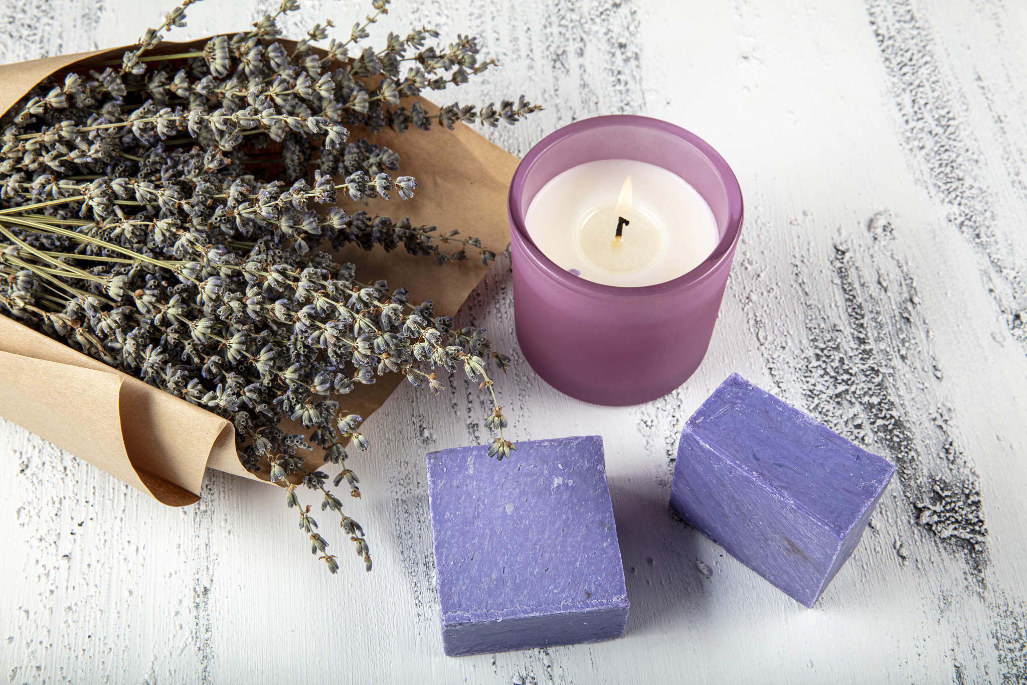 请写一篇关于珠光香薰蜡烛的文案，突出珠光很美