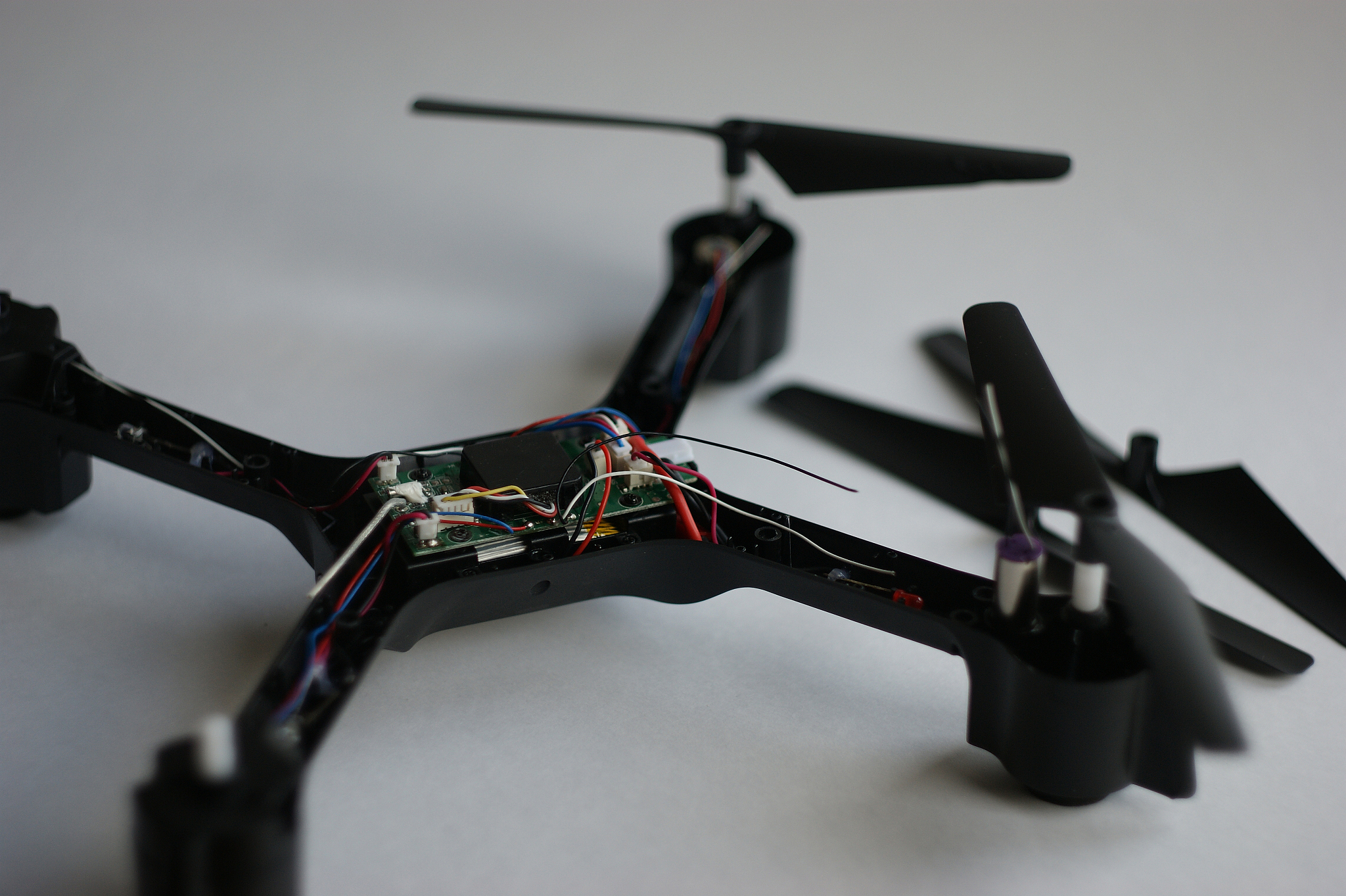 根据无人机的起落架形式前三点式 B后三点式 C自行车式 D多支点式出一道单选题