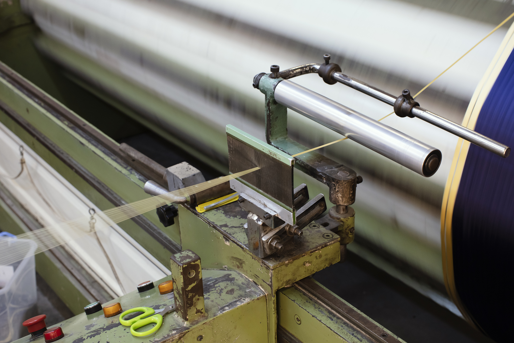 纺织天线通过刺绣、针织、机织三种工艺制作的流程的有缺点总结每种工艺各举一个最新例子每个例子引用的的参考文献标注出来