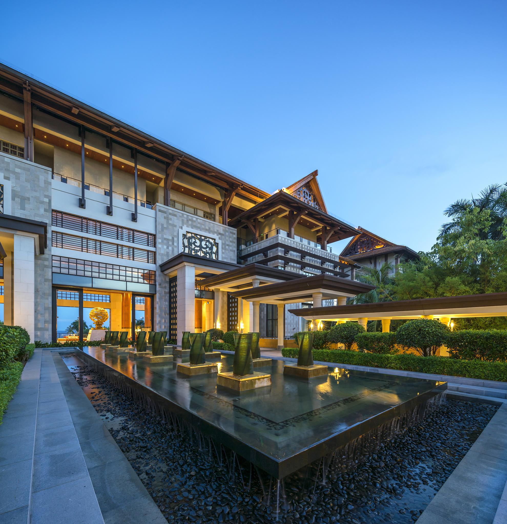 这样的一个价格我知道大家朋友们是不是可以既然出来玩了那一两百块钱肯定是没那么心疼的但是如果你能找到在这个性价比最高的之内可以来个咱们地理位置又好咱们是不是一个房间又舒适而且咱们整个酒店配备设施齐全的那便宜点是不是何乐而不为呢今天给大家的这样一个房间这个酒店就这么一单库存了好不好最后的一单库存价格是可以在我的5a级景区入住三天两晚直接去拍咱们今天一一起安排到位好不好帮我写一段内容和风格相似的文案24