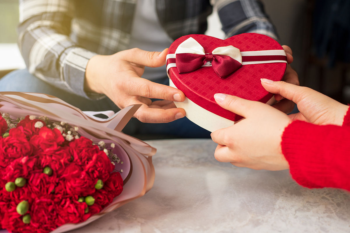 女生送礼物，怎么回复才得体？