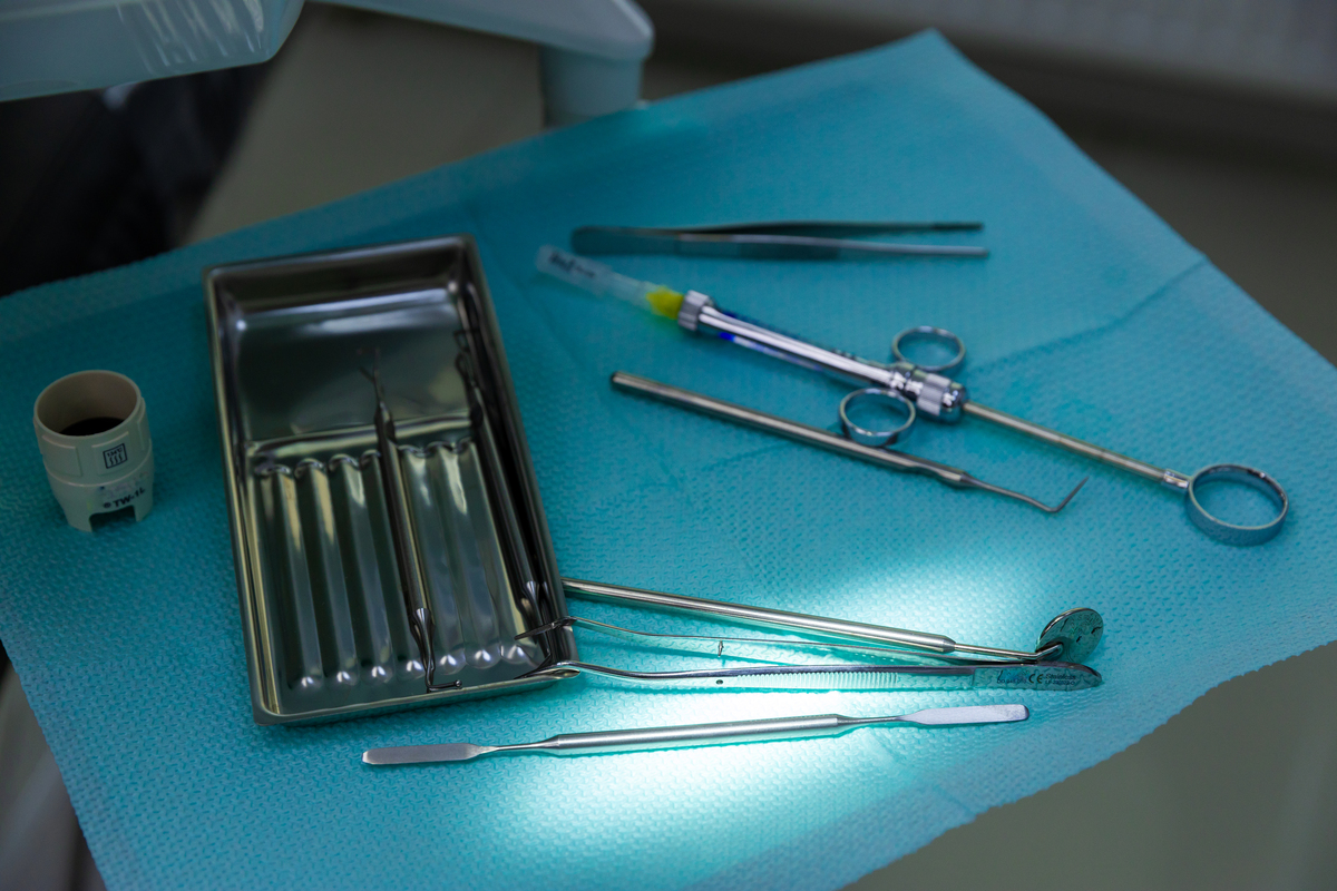 禽医靠剪刀诊断禽病效率很低的场景