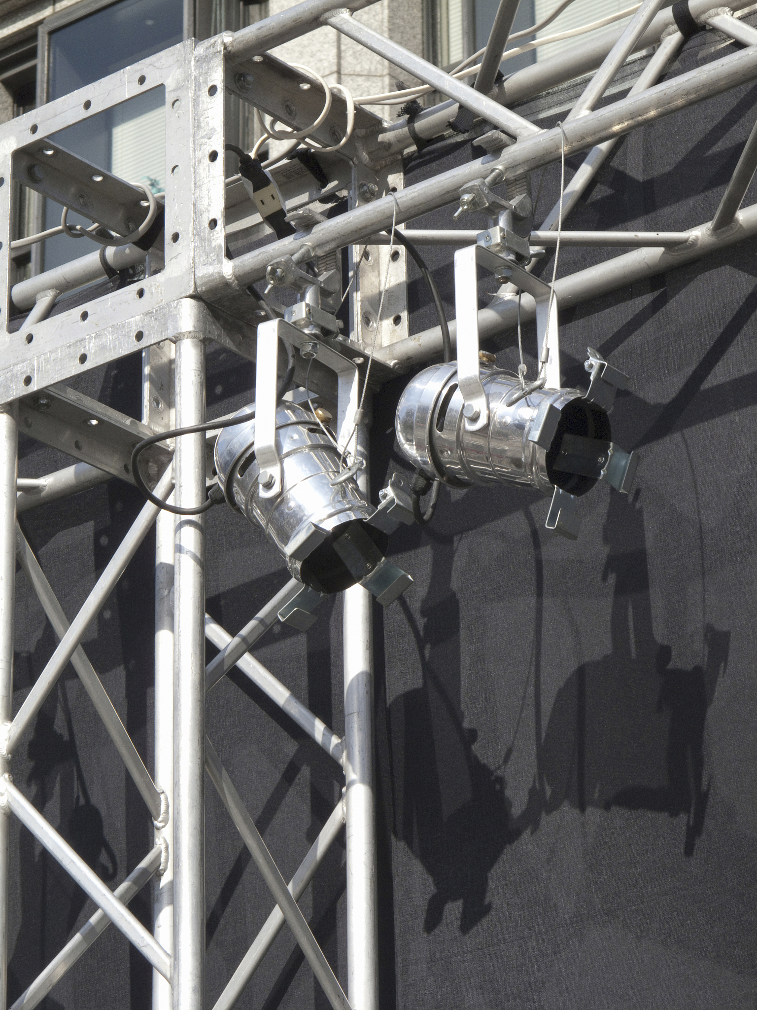 低速风洞弹簧支撑系统和气垫支撑系统方案比较