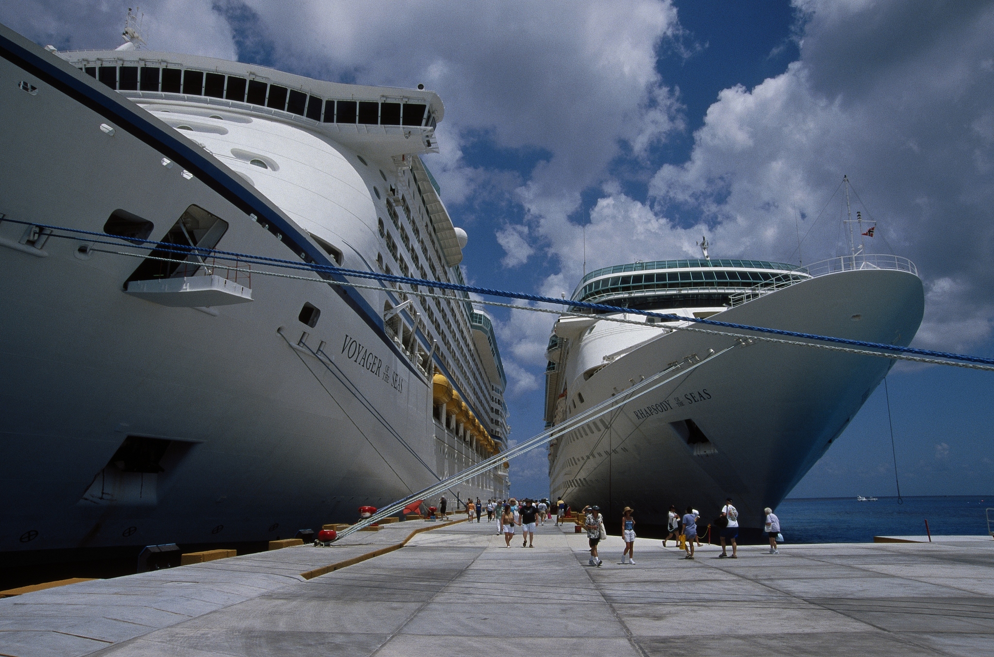 tourist leaving super cruise ship