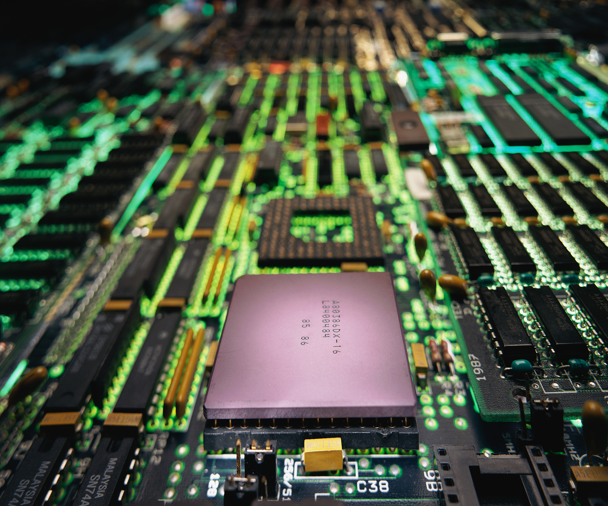 Tesla K40m GPU: High-Performance Computing with 12GB GDDR5 & 2880 CUDA Cores