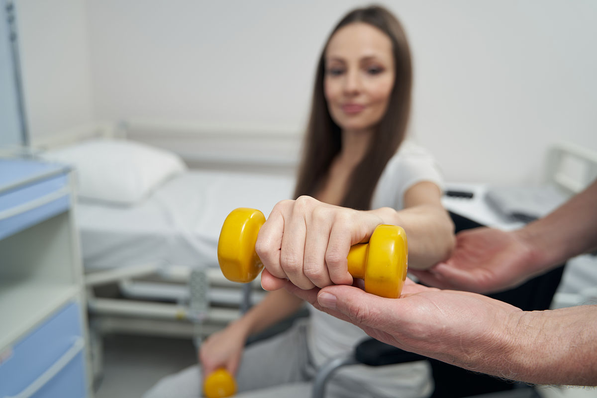 椎体成形术适应症：治疗椎体骨折、骨质疏松、肿瘤等