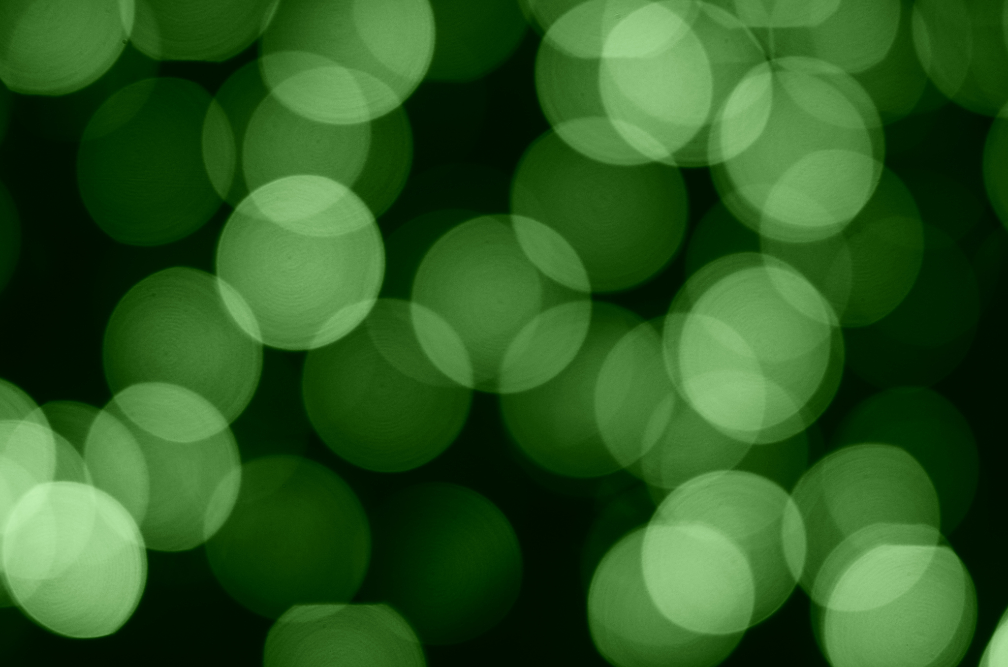 光圈：控制相机进光量，影响照片明暗和景深