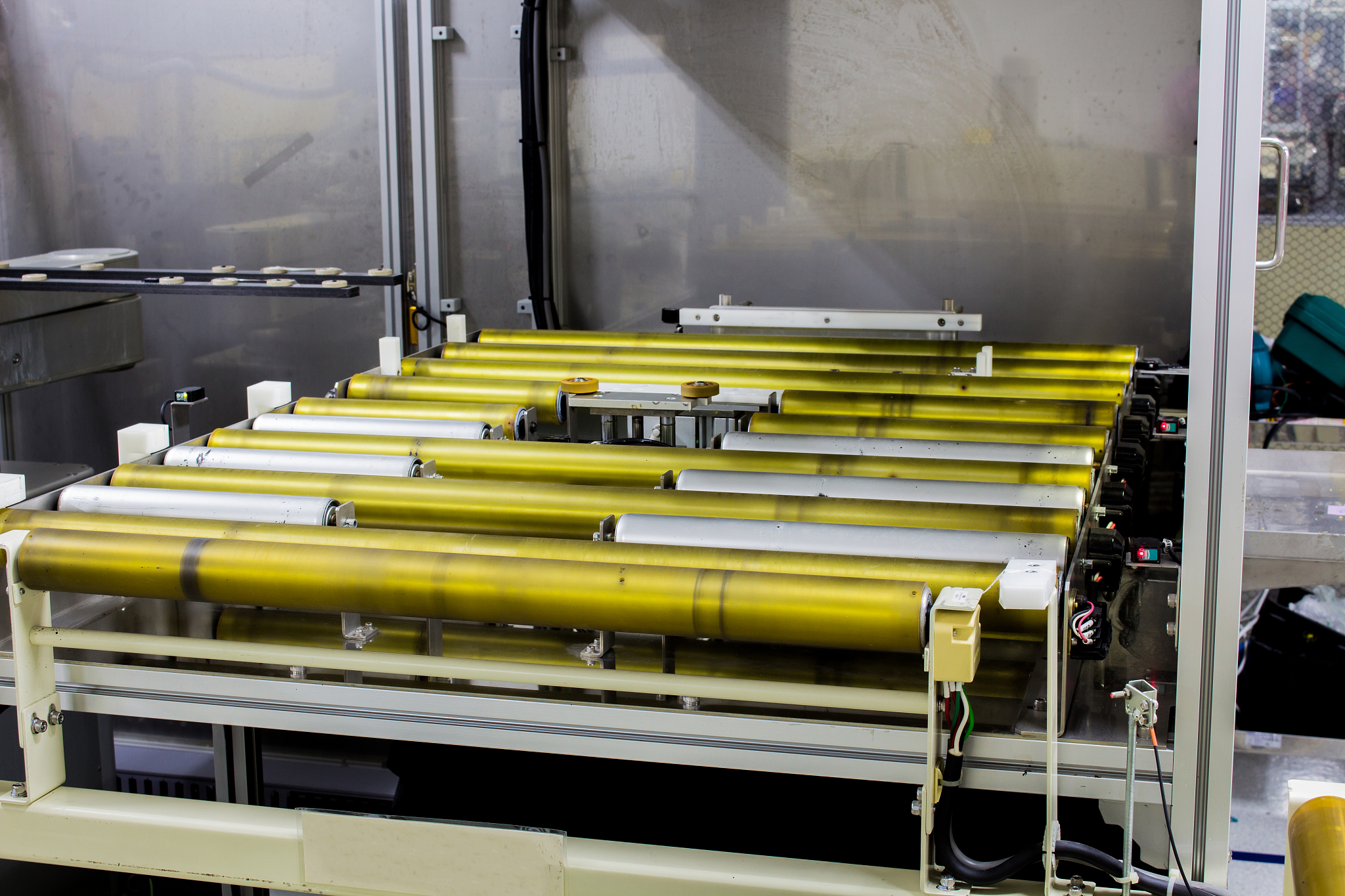 有没有那种传动装置？就类似于一个盘它就在这条线上运动触发就从一端移动到另一端的那种