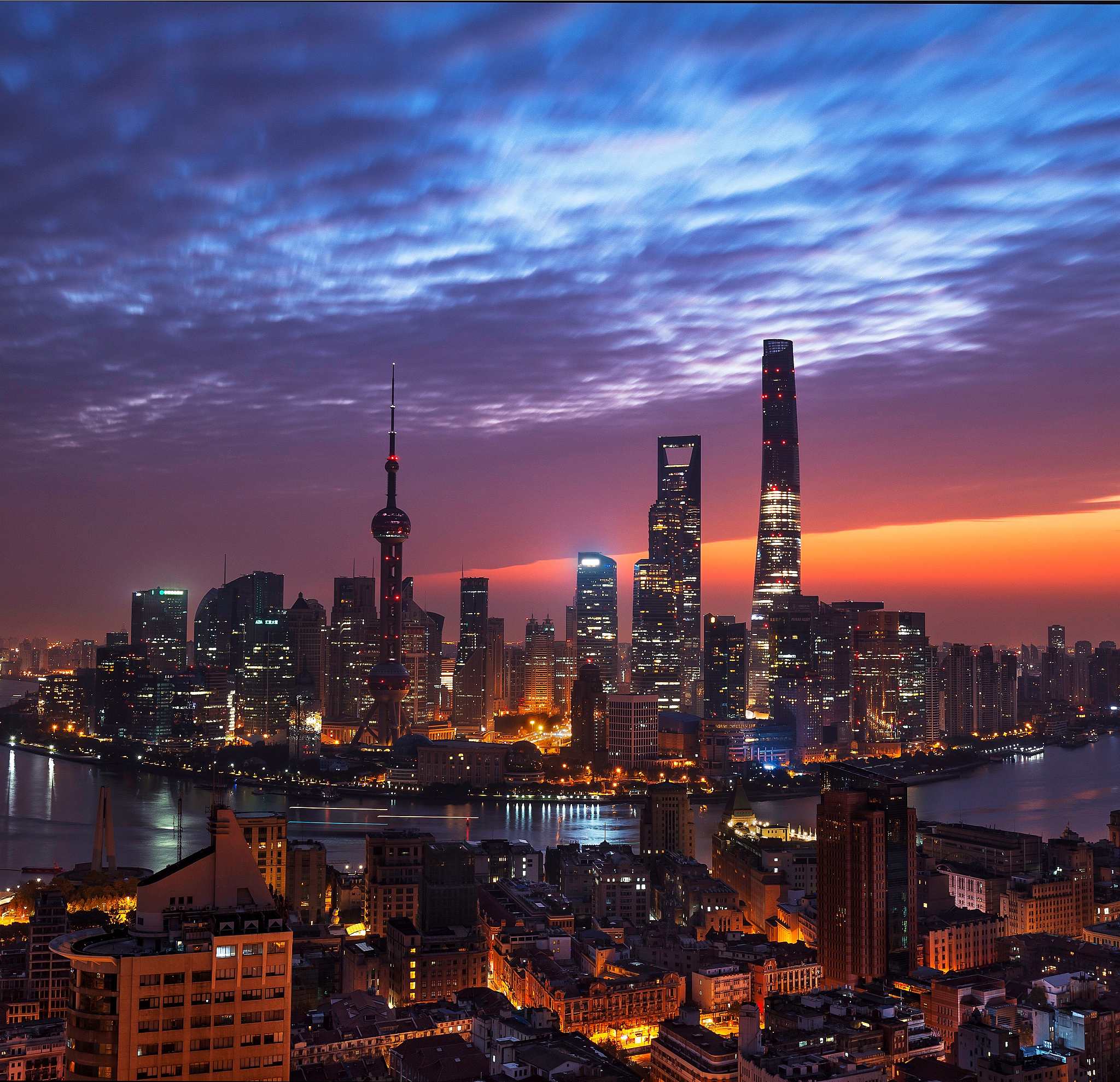 上海经济优势：地理位置、金融中心、国际化、产业结构、创新能力、交通便利、人才资源