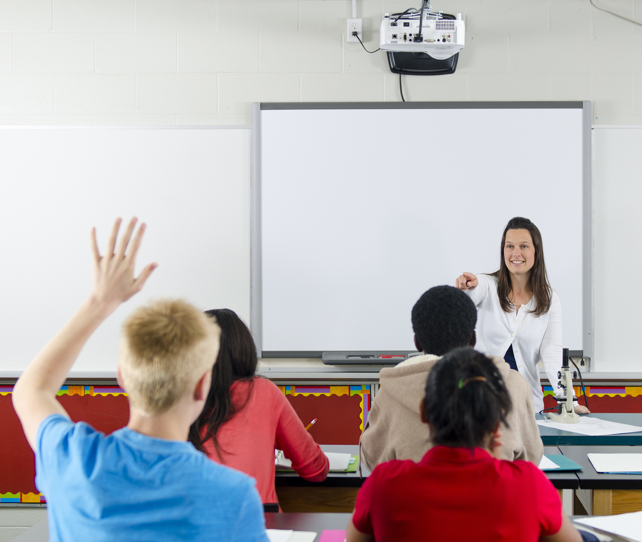 多选2分‍教育传播过程的四个要素是指教师、学生 ‎A教学策略B教学内容C教学模式D教学媒体