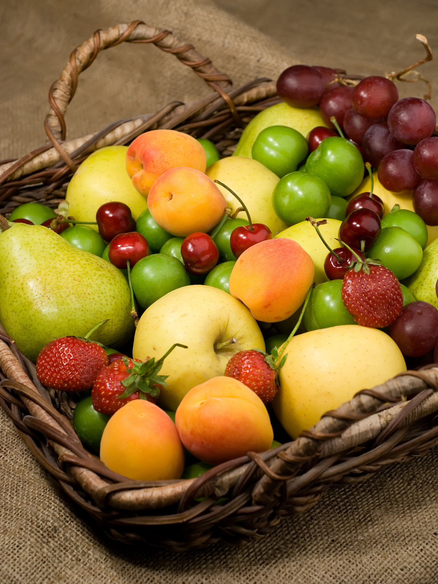 青梅营养成分：维生素C、矿物质、有机酸等