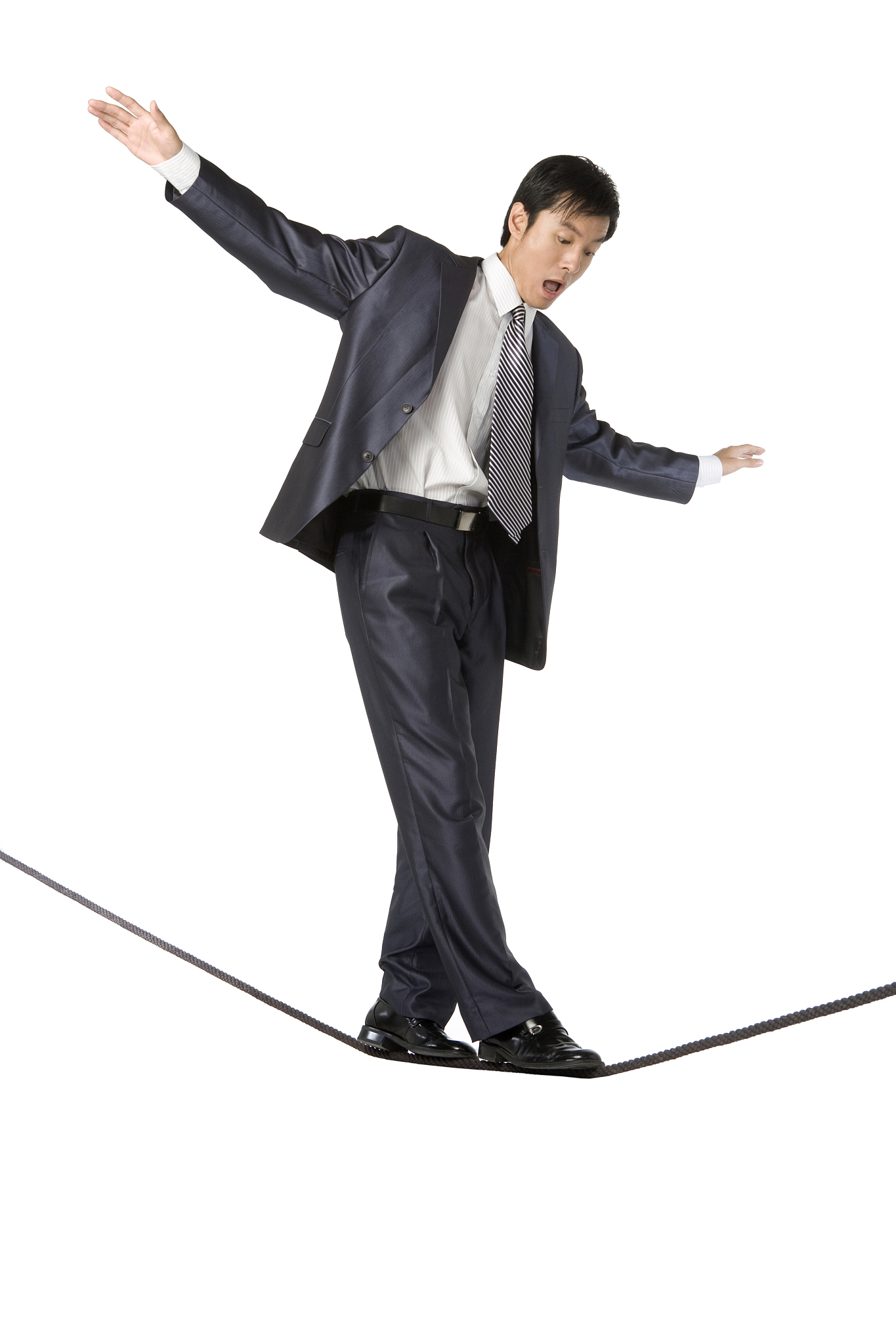 作为中国企业或公民如何安全生活在乌干达翠鸟油田项目的区域或所在国家和城市有什么建议？请列3点要求每点有标题和要求不少于200字