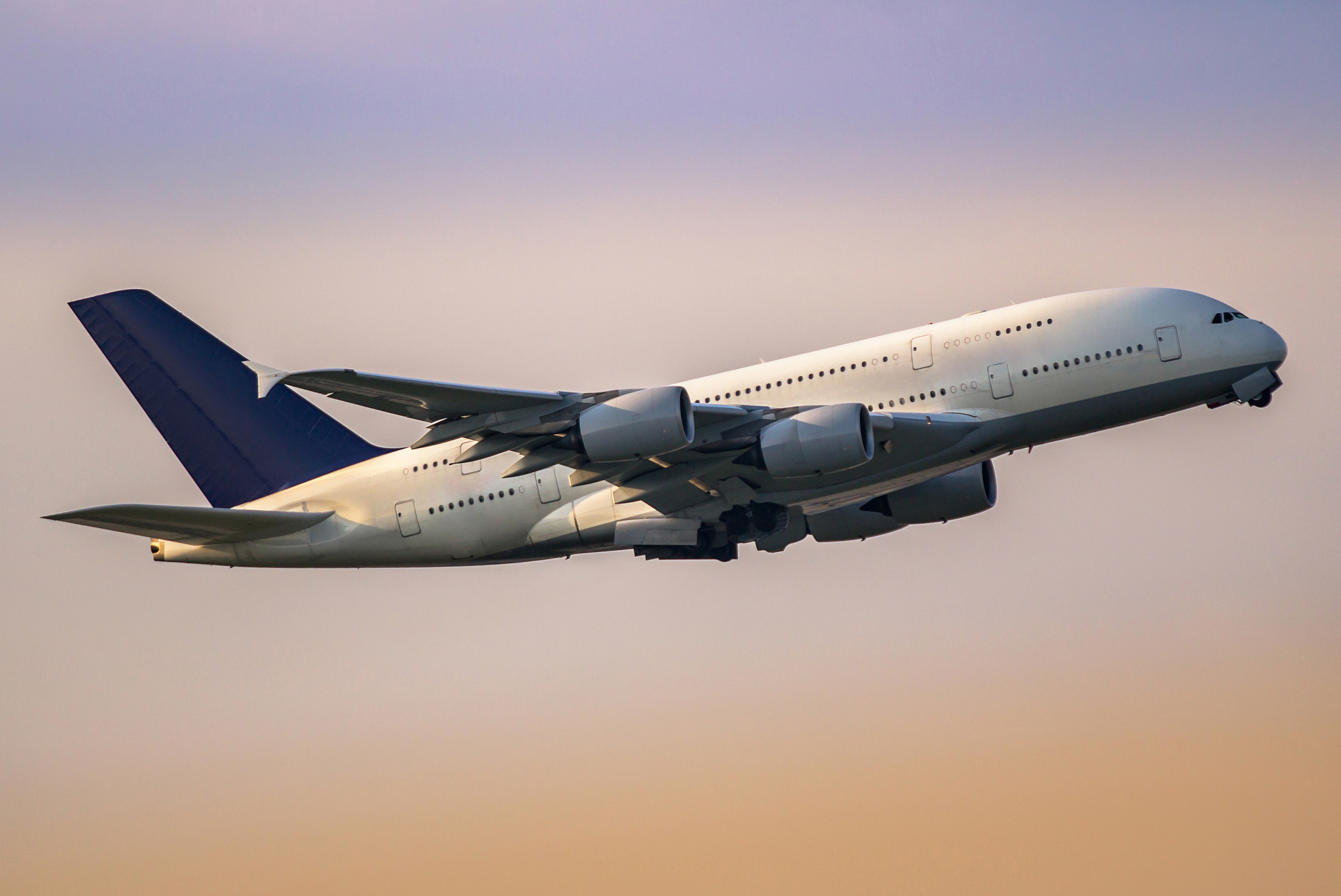 初中生报考航空学校条件：学习成绩、身体素质、英语水平、责任心