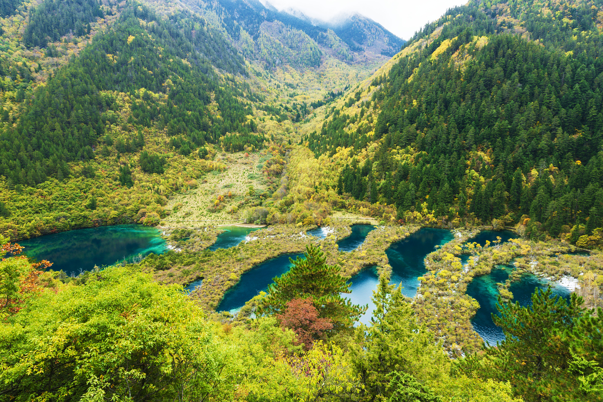 九寨沟：世界自然遗产，壮丽高山与原始森林