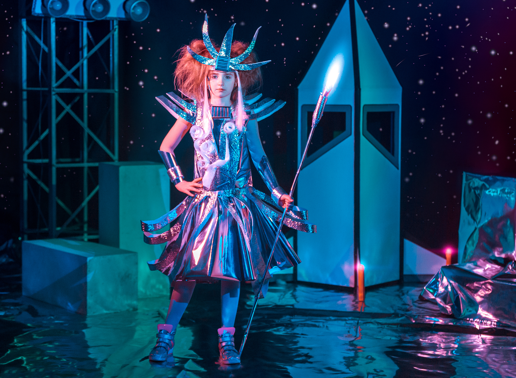 写一篇cp同人文主角是虚拟主播uki和虚拟主播fulgur虚拟世界里uki的设定是灵媒而fulgur的设定是赛博人他们在现实中都是人类结局是HE