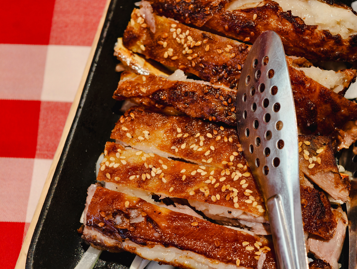 '温馨舒适'的美食体验：这家餐厅的烤羊腿套餐超赞！
