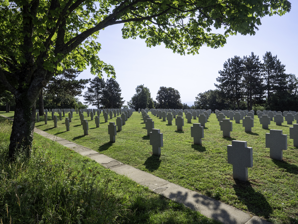 卡西诺山的波兰公墓纪念 1944 年卡西诺山战役中的阵亡者