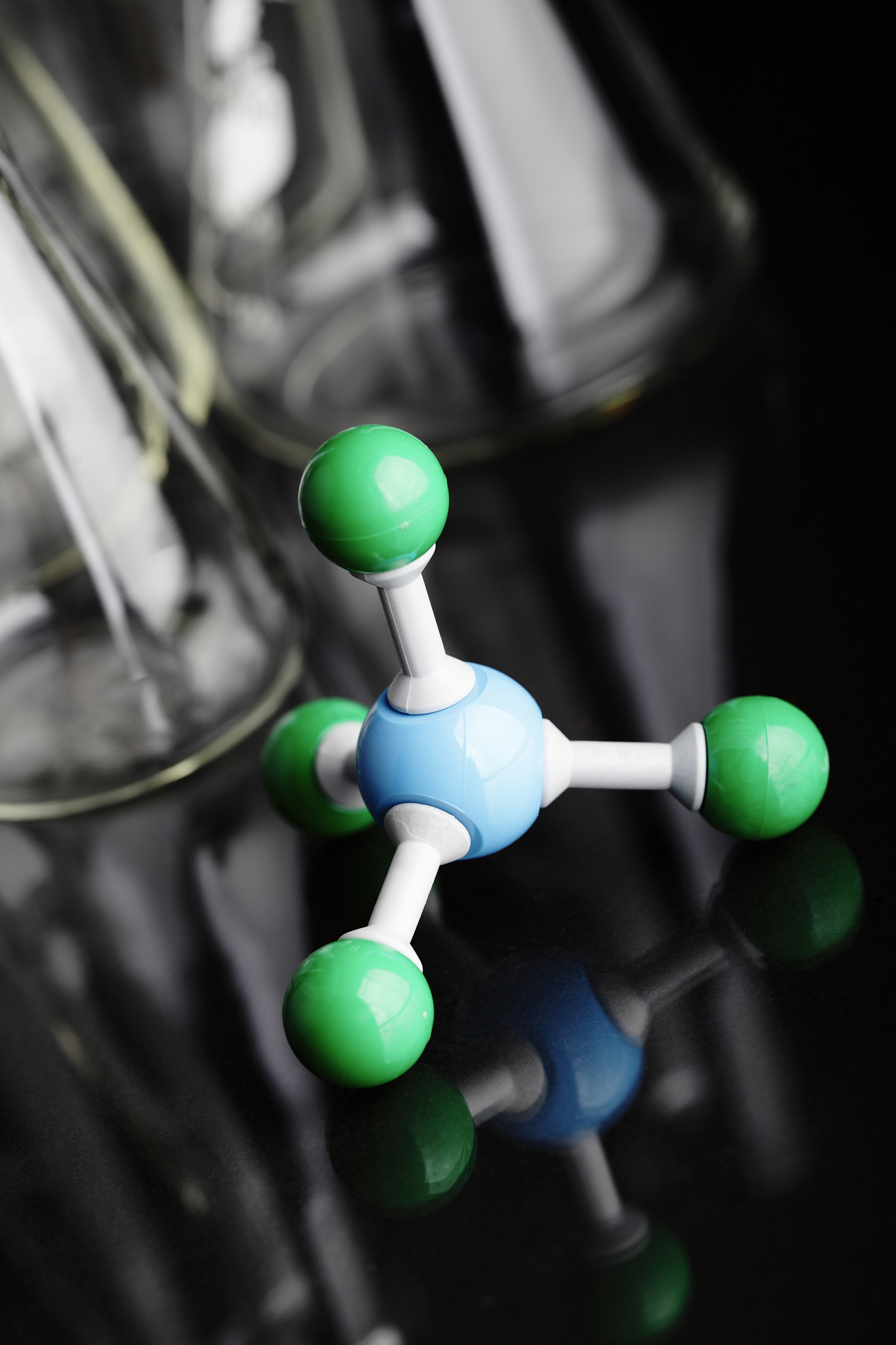 概括物理交联水凝胶的特点不分开写以及研究其本构模型的重要意义100字以内