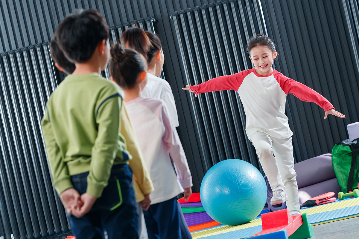 熊胤涵：聪明小学生的事迹，学习、运动、品格样样优秀