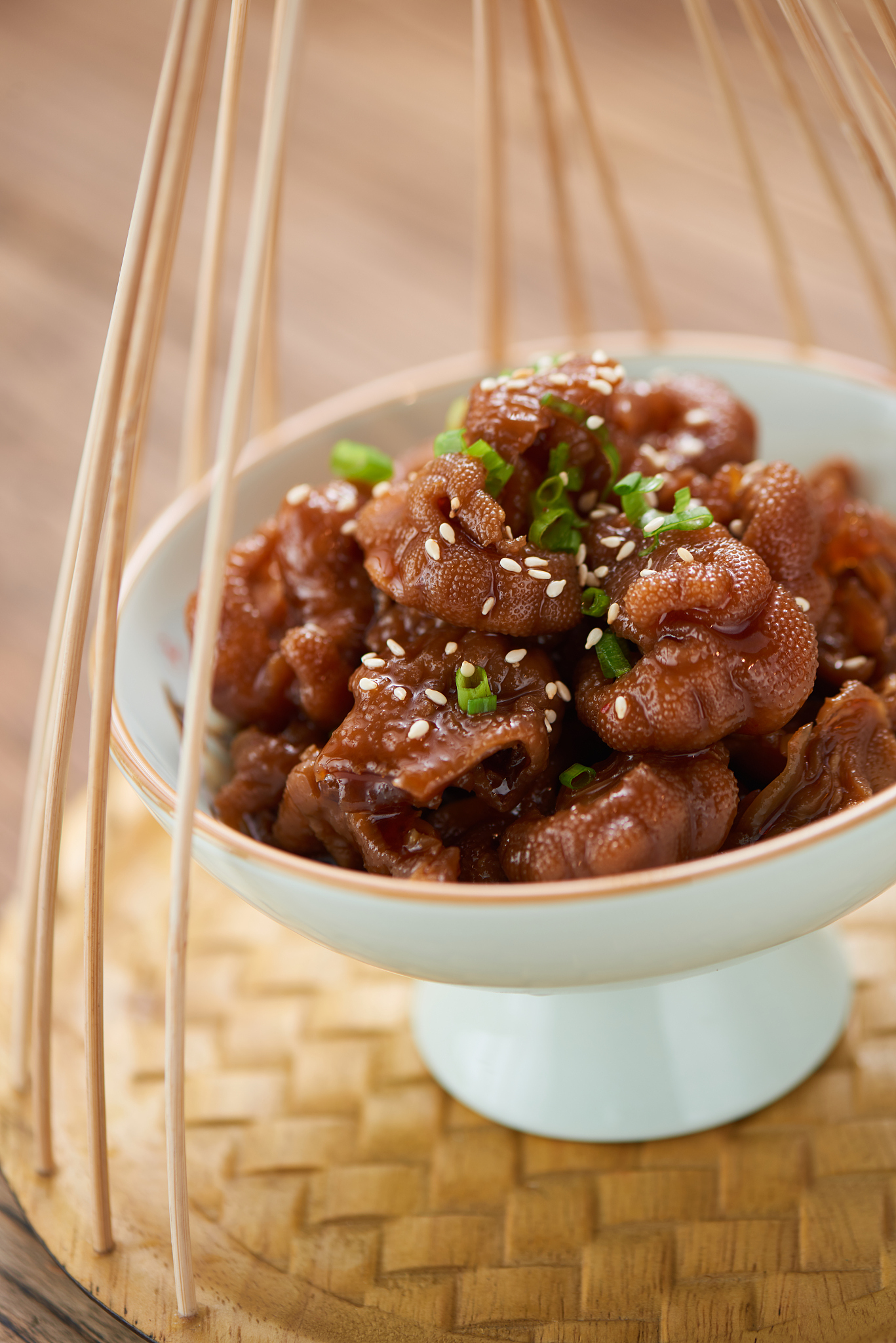 你是一名包装设计师现在老板给你一份鸡爪让你设计外包装请提供10个创意