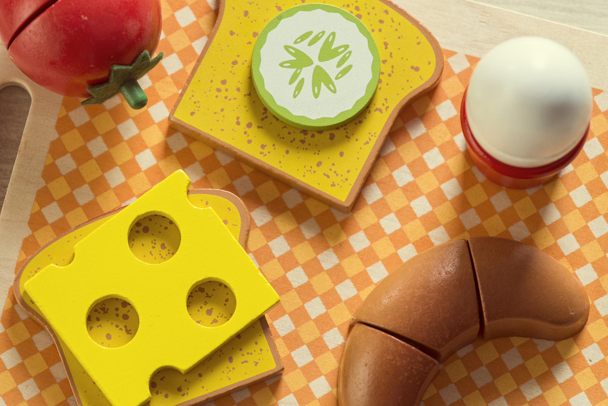 早餐笑话：鸡蛋为何在早餐里开心？