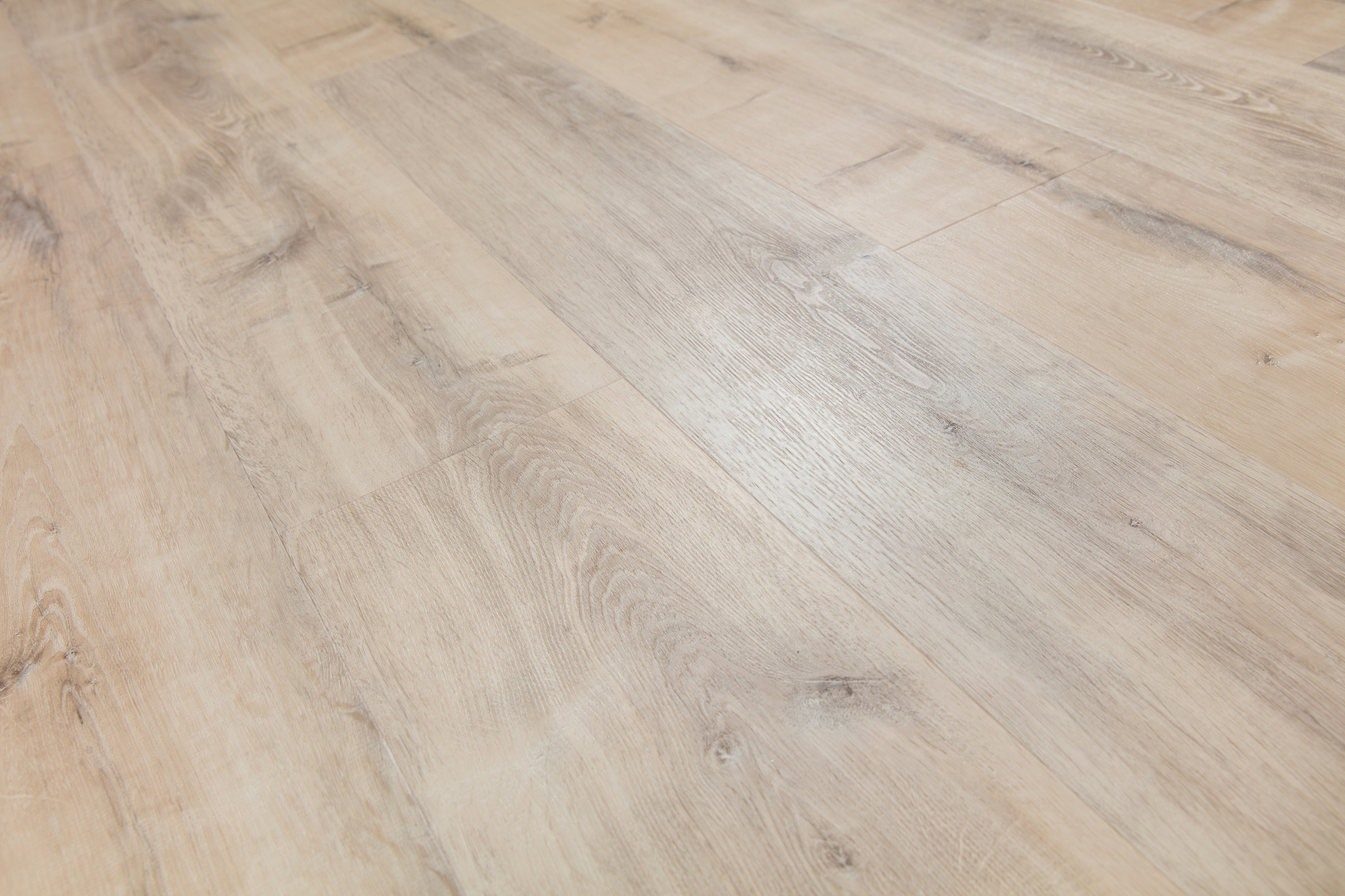 EIR地板优势：SPC地板中的仿木纹之选