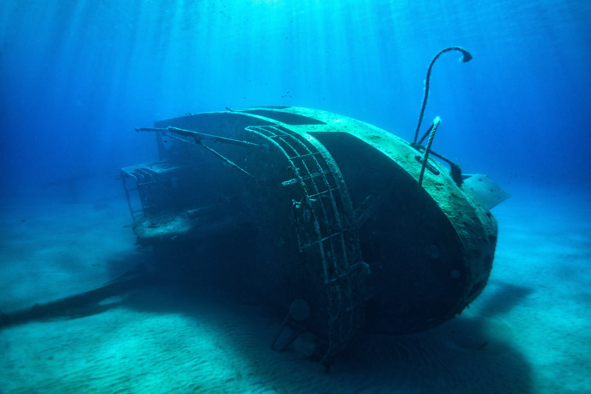shipwreck underwater photo