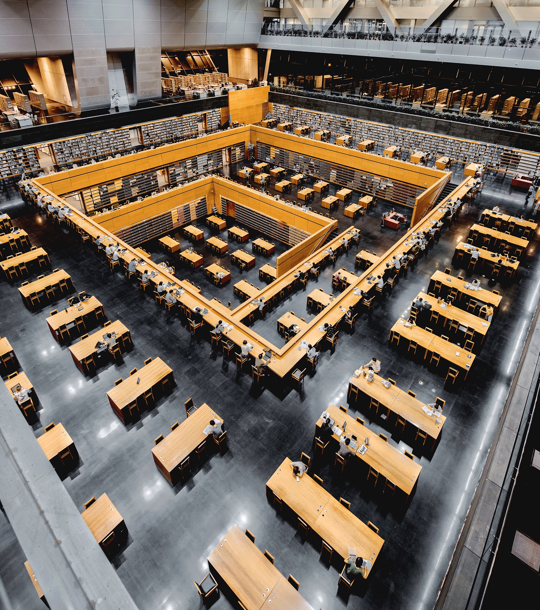 翻译参加汇丰商学院全国优秀大学生经济金融论坛论文