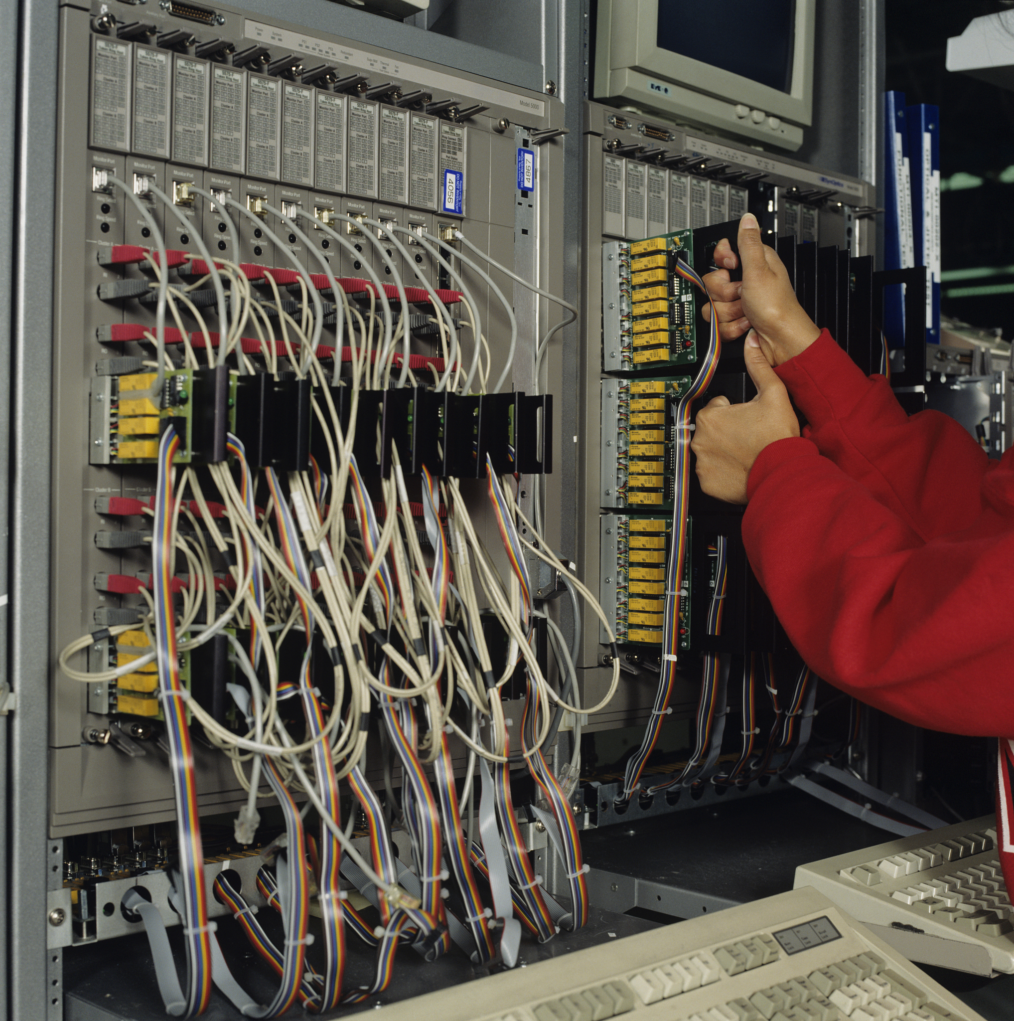 请围绕线路维修为主题对电气工程及其自动化专业的毕业论文题目确定题目中不要出现研究二字