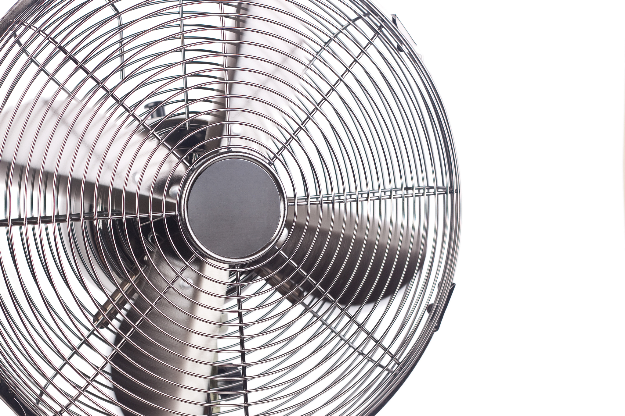 提取关键信息并以中文方式描述：There are two primary types of fans centrifugal and axial These types are characterized by the path of the airflow through the fan Centrifugal fans use a rotating impeller to increase t
