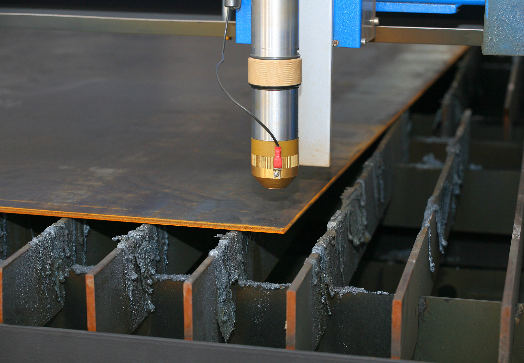 机械折弯也属于自然折弯吧？或者说自然折弯包涵机械折弯