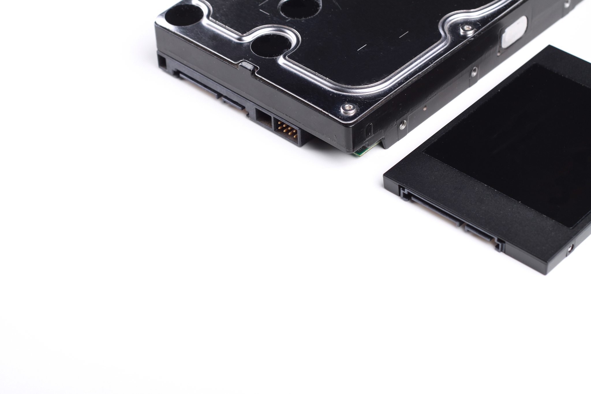 以太网 MTU 值范围：46 到 1500 字节