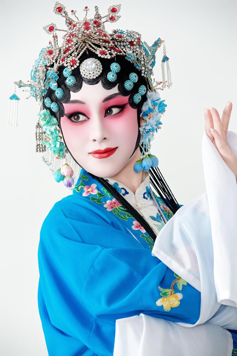青衣是中国戏曲(京剧和昆曲)中的旦角类型,被誉为中国