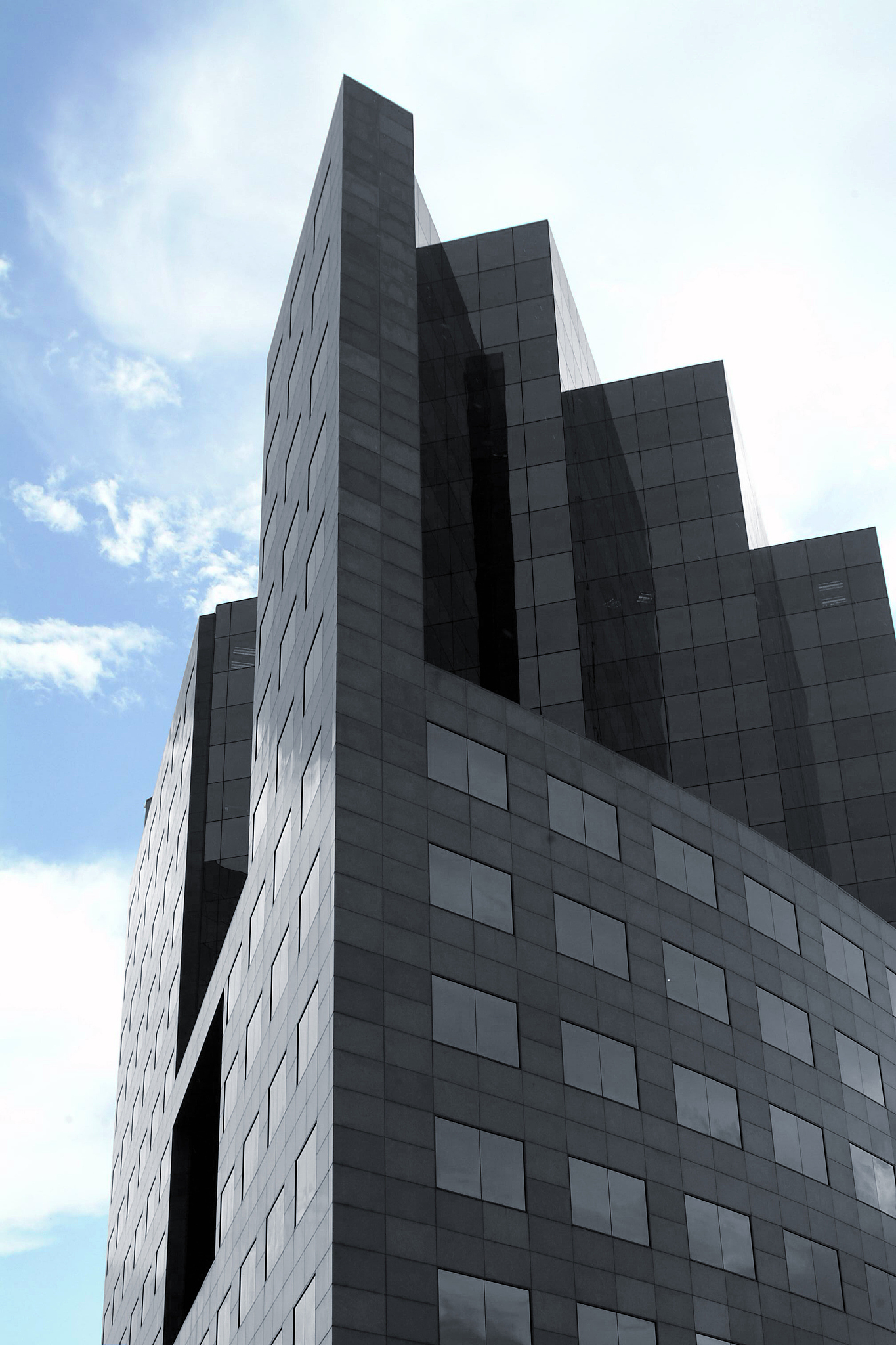 兴昌大厦建筑材料选择案例分析：质量、针对性与环保性的平衡