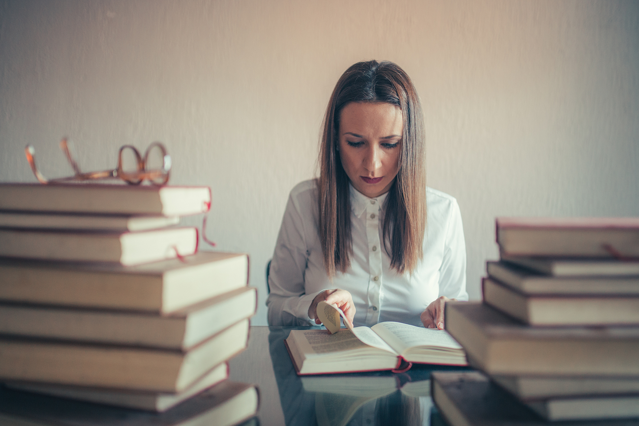 schoolgirl reading